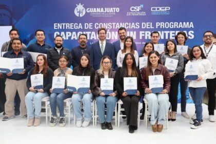 guanajuato entrega constancias a personas capacitadas en el extranjero para