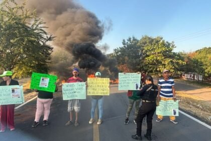 habitantes de buenavista michoacan bloquean carretera federal por desaparicion de