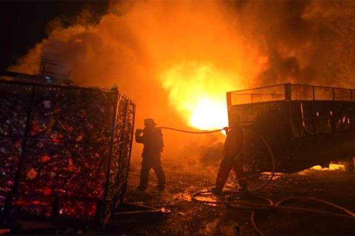 Incendio consume recicladora en colonia Los Ángeles, Morelia