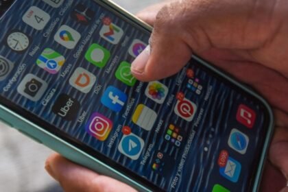 india detiene la implementacion de software gubernamental en telefonos tras