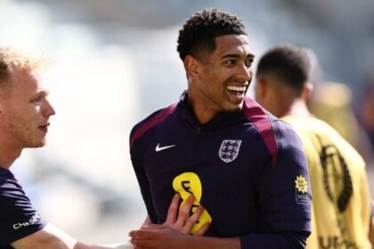 inglaterra considera mantener a sus suplentes en el vestuario durante