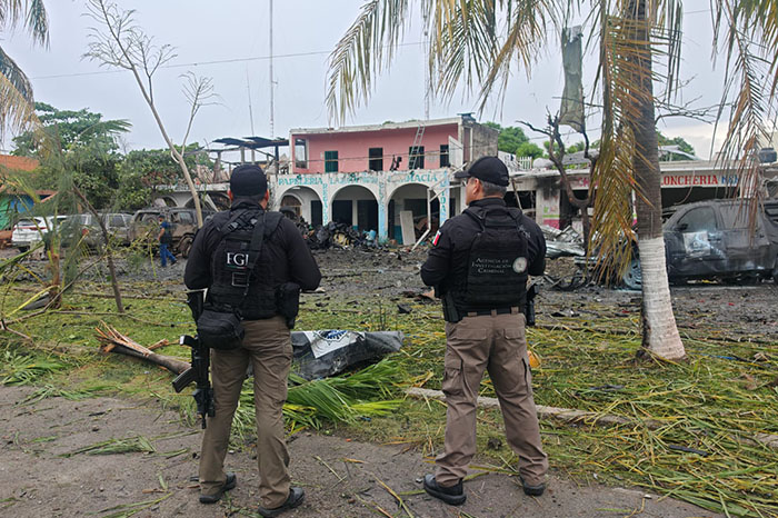 investigan explosion en coahuayana que dejo cinco personas fallecidas