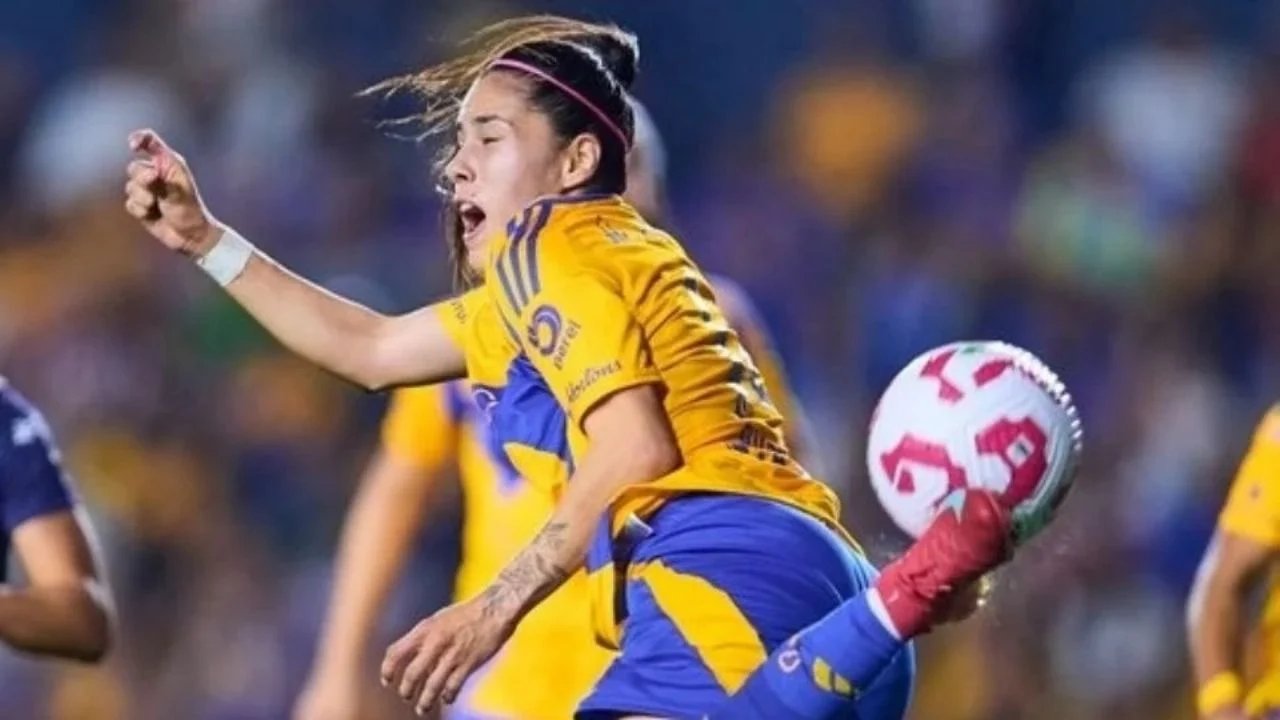 jacqueline ovalle recibe el premio marta de la fifa por