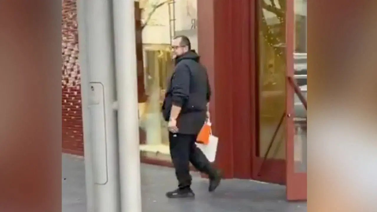 José Ramón López Beltrán, visto en Loro Piana con Hermès en Houston