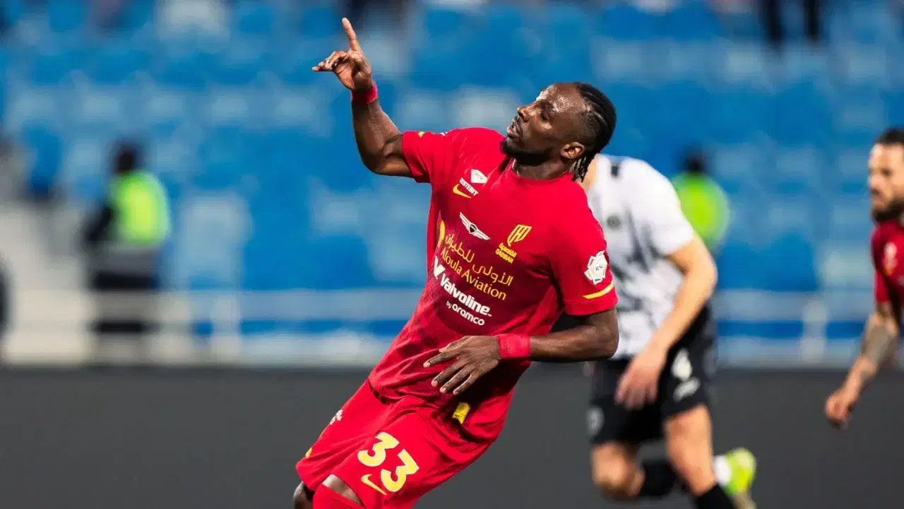 Julián Quiñones: gol y asistencia para despedir el año en Arabia