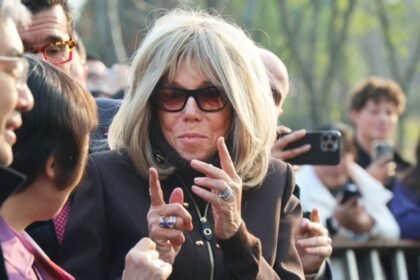 la primera dama de francia enfrenta criticas por menospreciar a