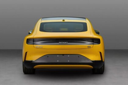 Lanzamiento de un sedán con dimensiones equivalentes a dos Fortwo