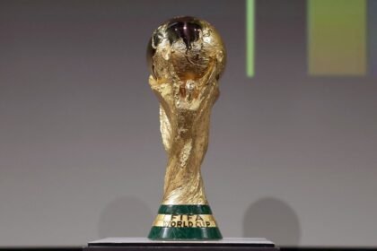 lego lanza replica a tamano real del trofeo de la