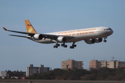 llegan a venezuela 304 migrantes en vuelo de repatriacion desde