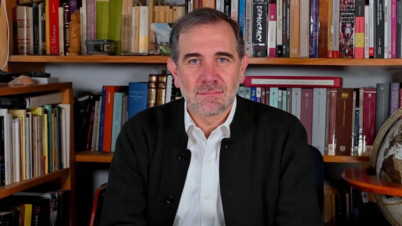 Lorenzo Córdova afirma que López Obrador politiza las Fuerzas Armadas de México