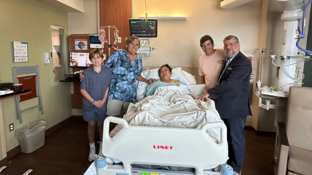 Madre del niño fallecido en desplome de avioneta, extubada en Galveston, Texas