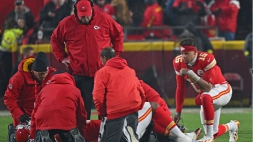 mahomes reza por su companero wanya morris tras sufrir grave