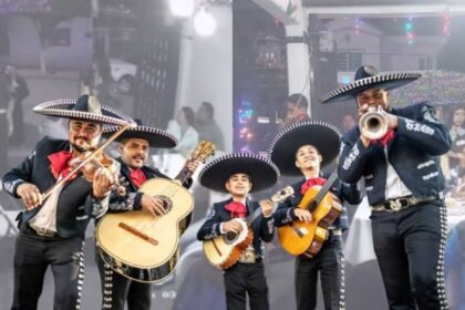 Mariachis llegan por error a una fiesta y cantan las mañanitas sin costo