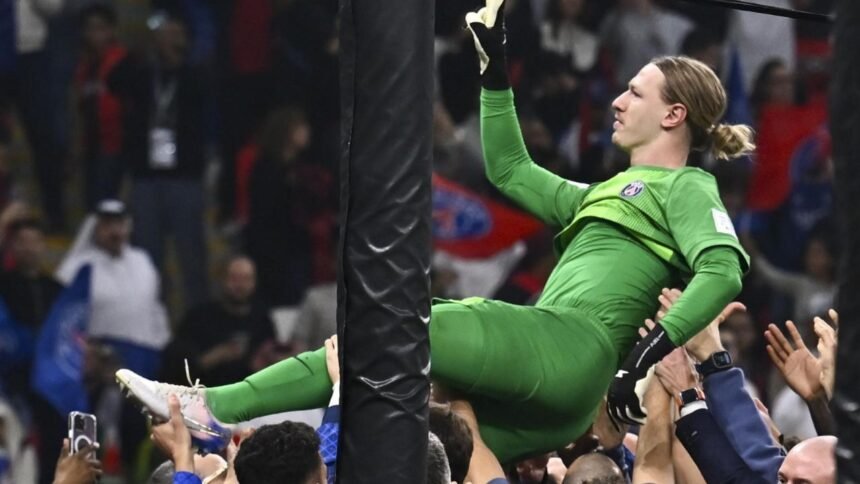 matvey safonov portero del psg sufre fractura de mano tras