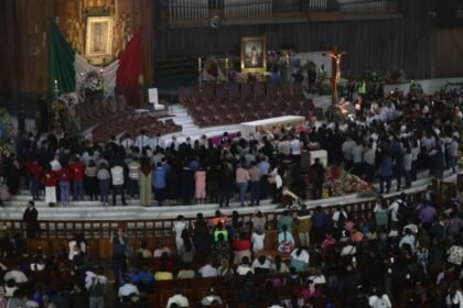 miles de peregrinos llegan a la basilica en conmemoracion a