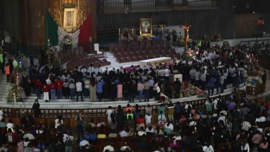 miles de peregrinos llegan a la basilica en conmemoracion a