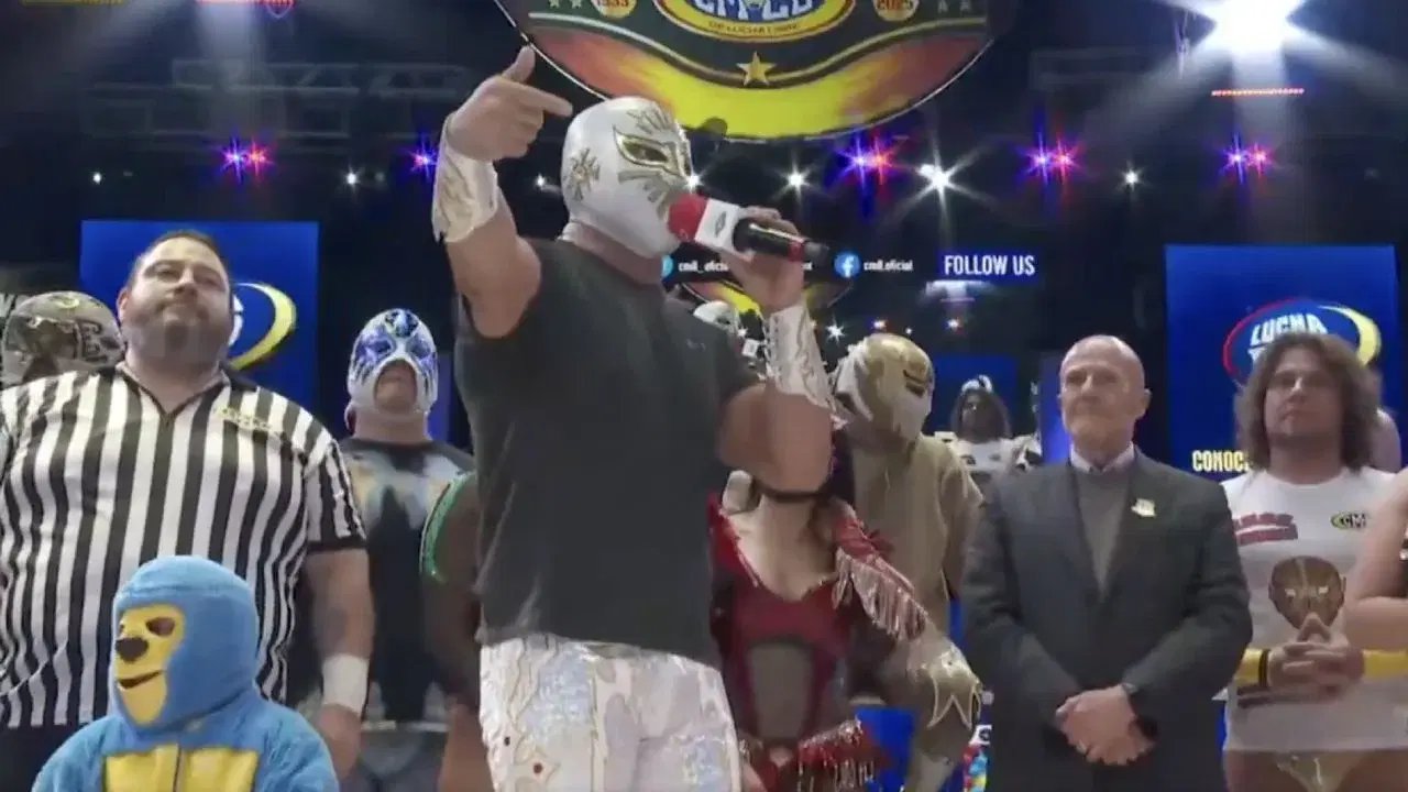 Místico responde polémica por supuesto desaire a fan con uñas y tatuajes