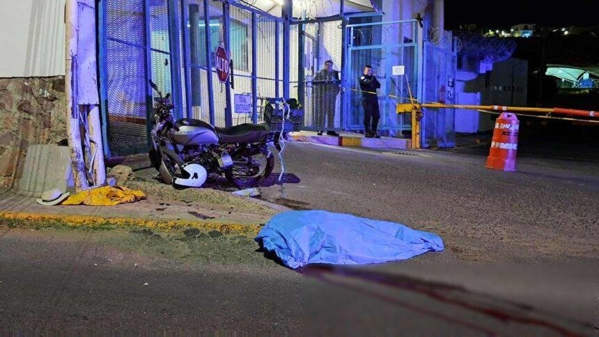 Motociclista muere frente a delegación policial en León, Guanajuato; tres graves