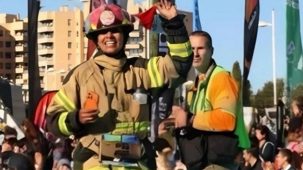 mujer bombero destaca por representar a mexico en el maraton