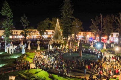 nacimiento y arbol monumental iluminan la navidad en patzcuaro informa