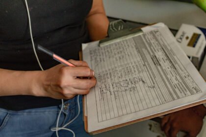 organizaciones opositoras recopilan mas de 130000 firmas para impulsar reforma