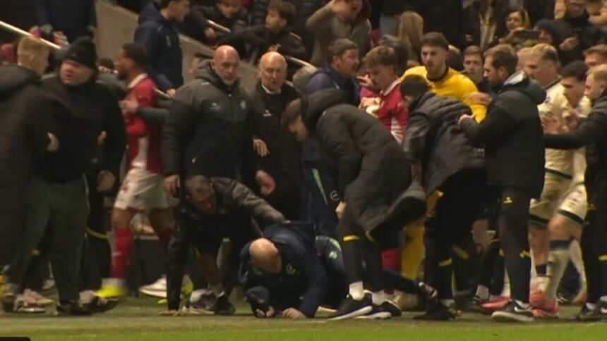 partido de segunda division del futbol ingles concluye en violenta