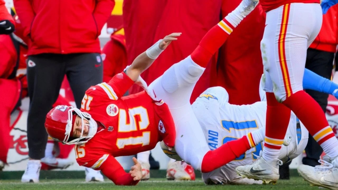 pat mahomes quarterback de los chiefs busca segunda opinion tras