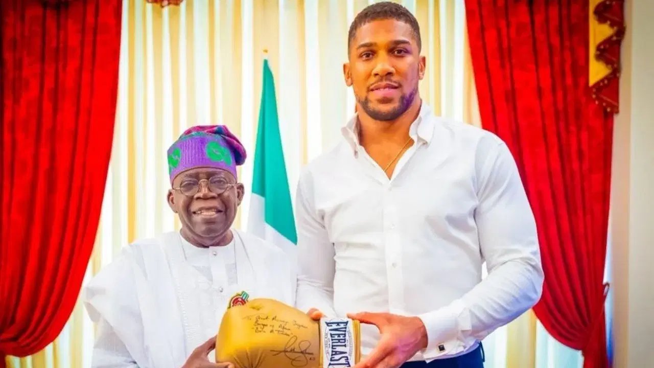Presidente nigeriano lamenta accidente de Anthony Joshua y muerte de dos miembros