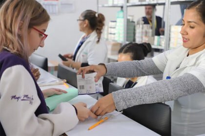Proponen salario mínimo mensual para médicos residentes durante su formación