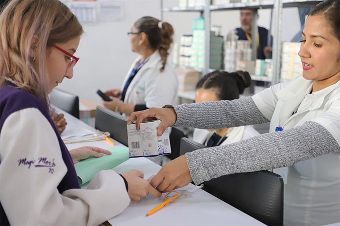 Proponen salario mínimo mensual para médicos residentes durante su formación