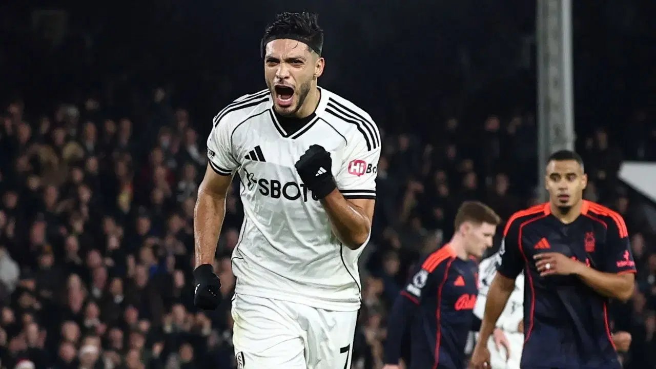 raul jimenez marca penalti y da al fulham segundo triunfo