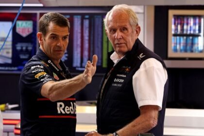 red bull anuncia la salida de helmut marko critico de