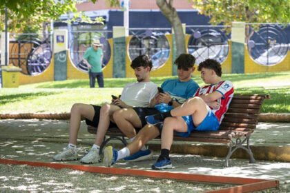 Redes sociales amenazan salud mental de jóvenes en la ciudad