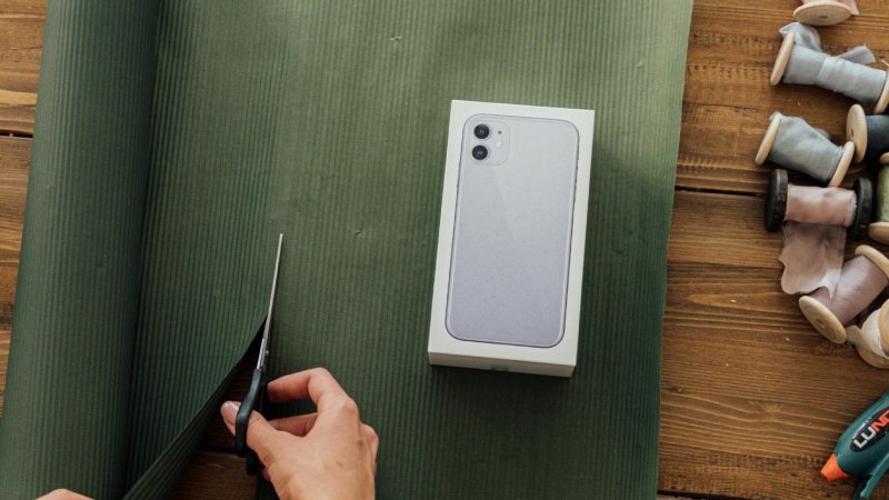 Regalar un teléfono de segunda mano: motivos del creciente interés entre los consumidores