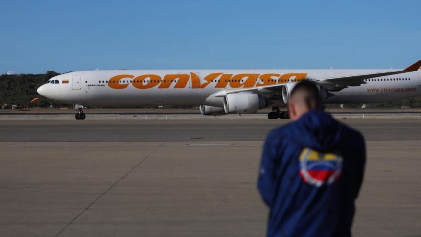 repatrian a 304 migrantes venezolanos desde mexico