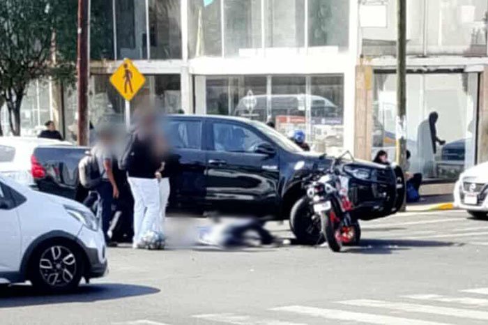 reporte de accidente entre moto y camioneta en calzada ventura