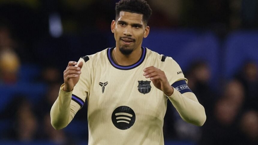 ronald araujo defensa del barcelona viaja a tierra santa en