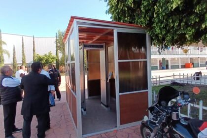 secundaria de leon implementa sistemas de checadores biometricos para el