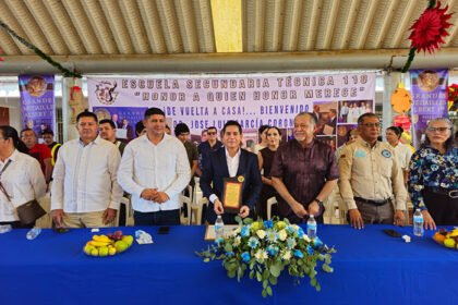 secundaria tecnica 110 en lc rinde homenaje al ex alumno