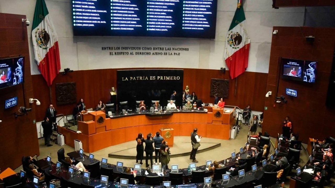 senado interroga a sheinbaum sobre situacion de medicamentos huachicol fiscal