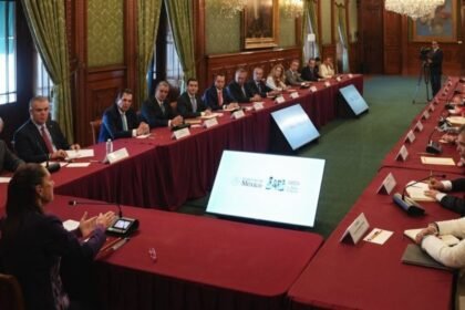 sheinbaum se reune con empresarios en palacio nacional y establece