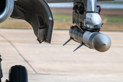 tailandia realiza ataques aereos en la frontera con camboya tras