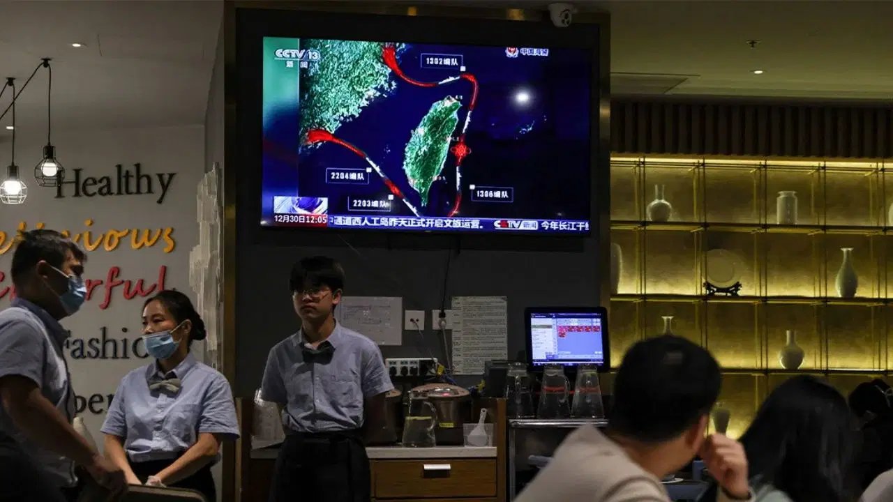 Taipéi denuncia cercos navales chinos, descarta intervención de Estados Unidos