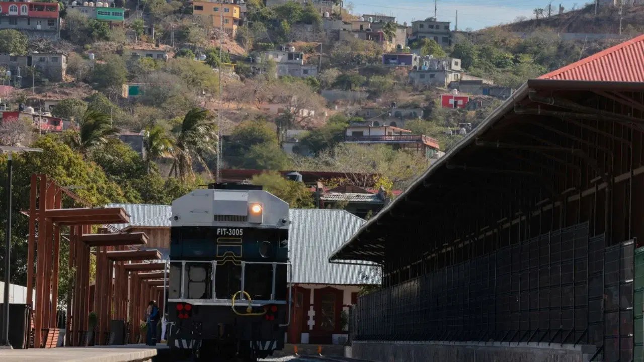 Tren del Istmo en Oaxaca opera con subsidios, como obras de AMLO