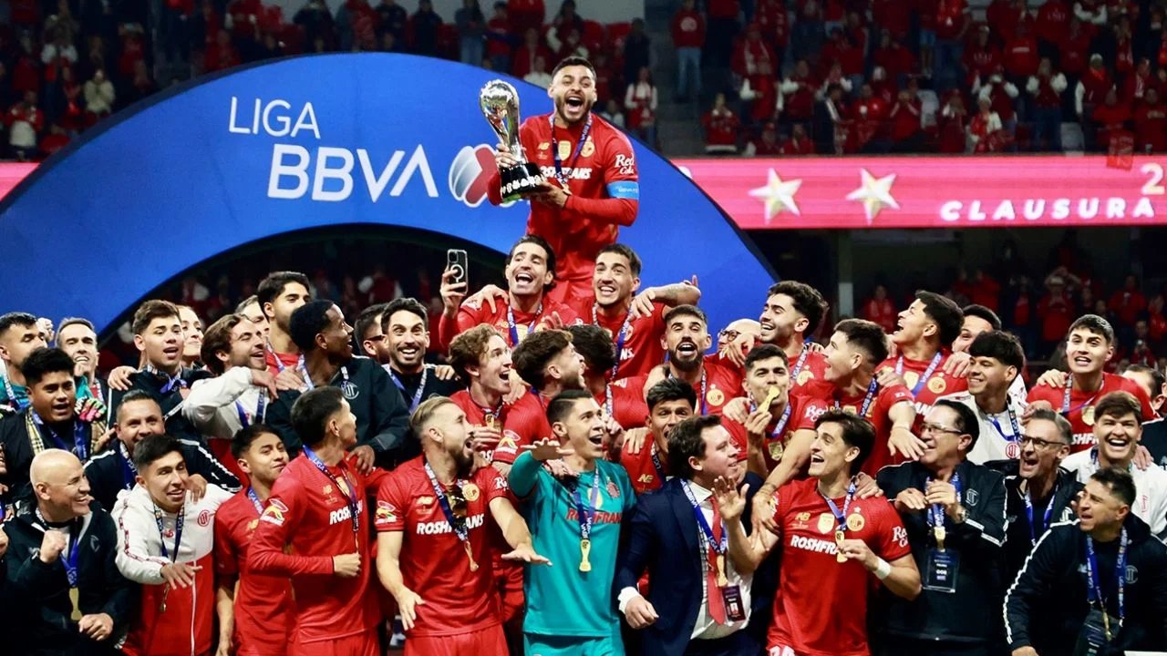 tv azteca supera a televisa en rating de la final