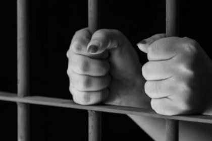 Vinculan a proceso mujer por secuestro de servidor público en Chilchota, Michoacán