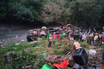Volcadura de autobús en Veracruz deja al menos ocho fallecidos