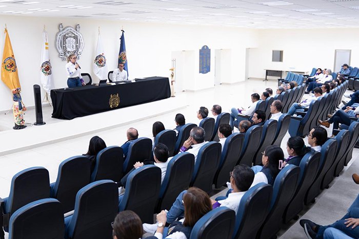 yarabi avila convoca al equipo de trabajo de la umsnh