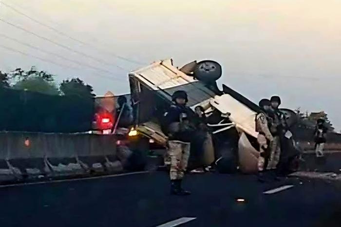 Accidente en carretera Apatzingán-Cuatro Caminos, Michoacán, deja un muerto y tres heridos