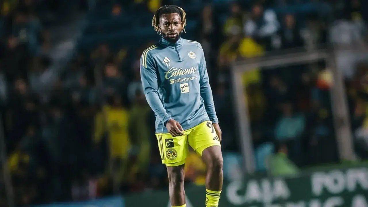 Allan Saint-Maximin sale del América tras racismo contra su hijo